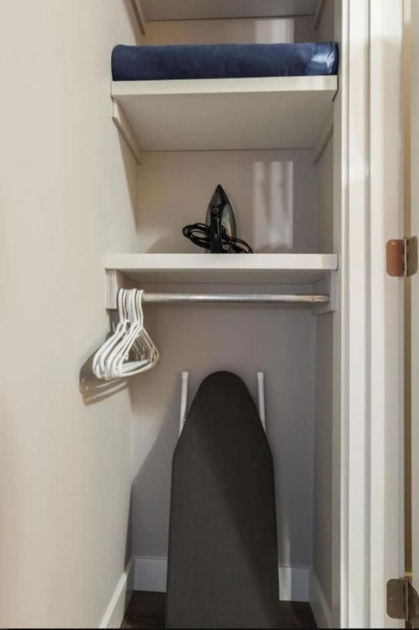Modern Executive Suite I Complimentary Netflix & Parking! Едмънтън Екстериор снимка