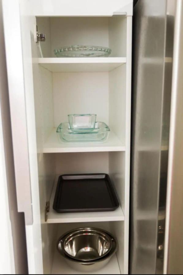 Modern Executive Suite I Complimentary Netflix & Parking! Едмънтън Екстериор снимка